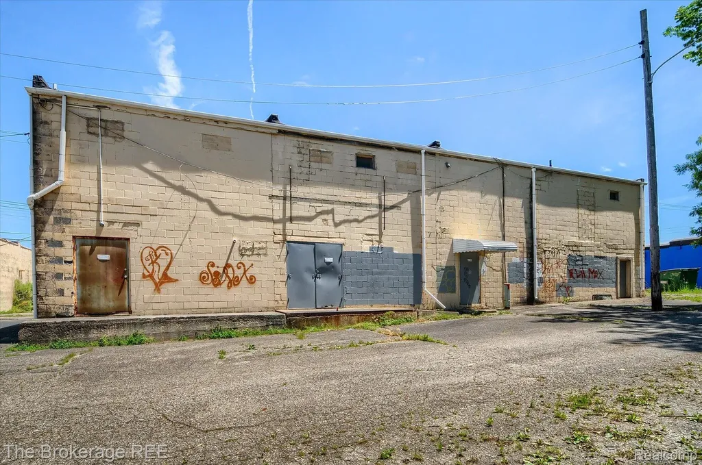 4032 Fenton Road Flint Charter Township MI 48507