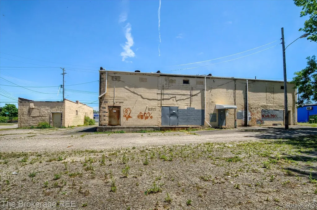 4032 Fenton Road Flint Charter Township MI 48507