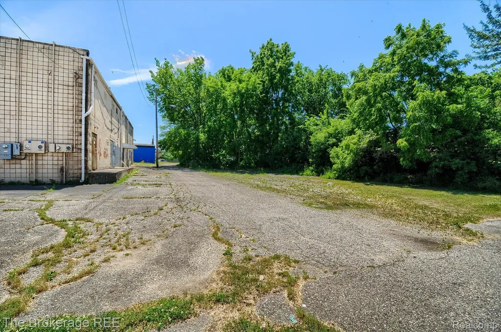 4032 Fenton Road Flint Charter Township MI 48507