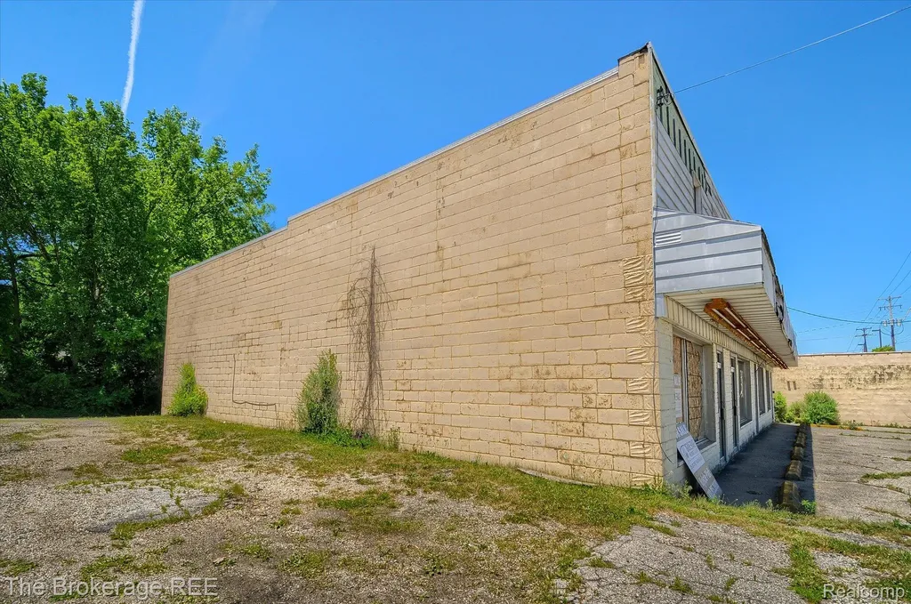 4032 Fenton Road Flint Charter Township MI 48507