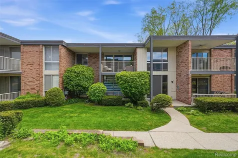 4041 W Maple Road Bloomfield Hills City MI 48301
