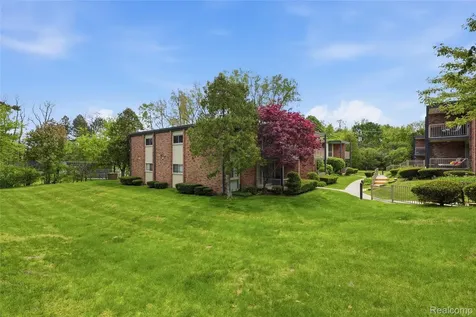 4041 W Maple Road Bloomfield Hills City MI 48301
