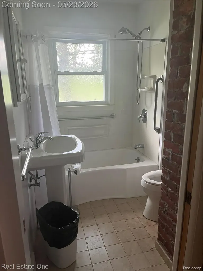225 Juniper Street Auburn Hills City MI 48326