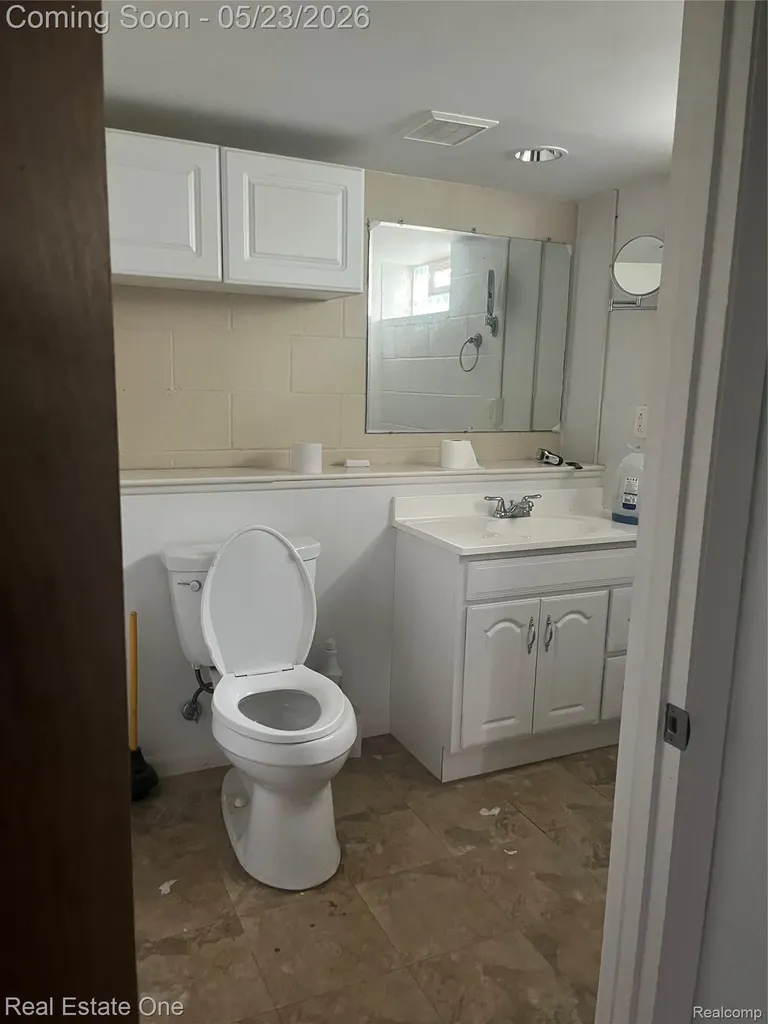 225 Juniper Street Auburn Hills City MI 48326