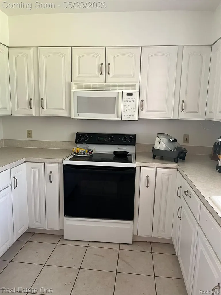 225 Juniper Street Auburn Hills City MI 48326