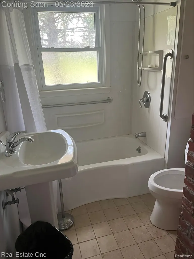 225 Juniper Street Auburn Hills City MI 48326