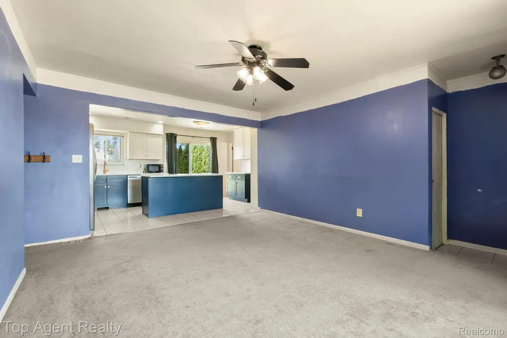29639 Malvina Drive Warren City MI 48088