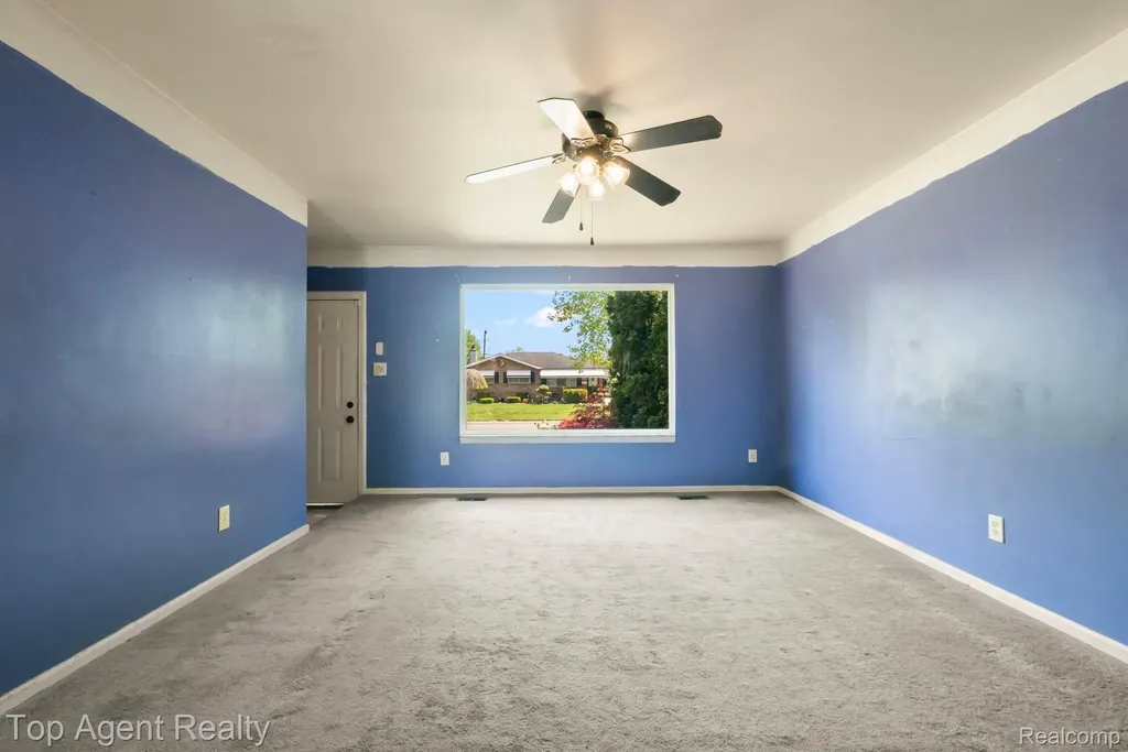 29639 Malvina Drive Warren City MI 48088