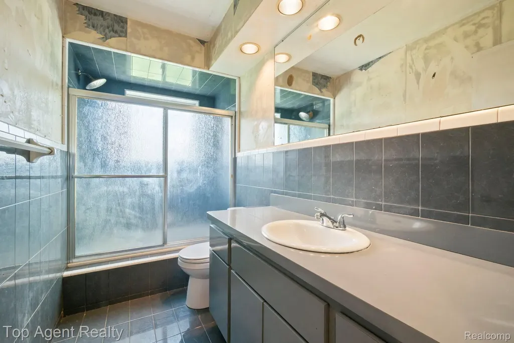 29639 Malvina Drive Warren City MI 48088