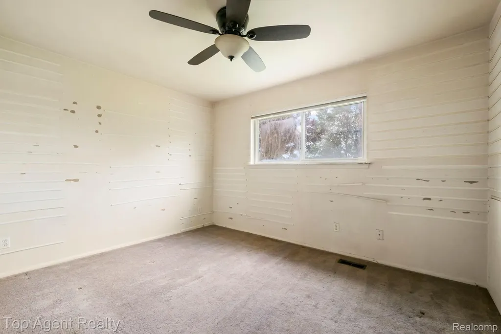 29639 Malvina Drive Warren City MI 48088