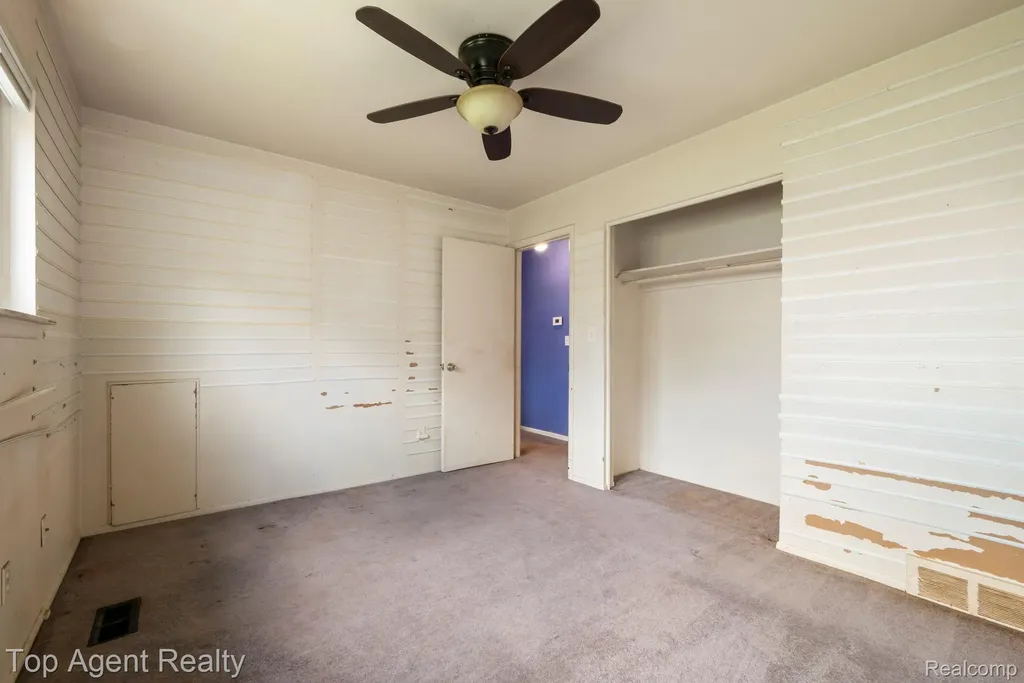 29639 Malvina Drive Warren City MI 48088