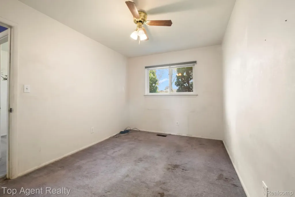 29639 Malvina Drive Warren City MI 48088