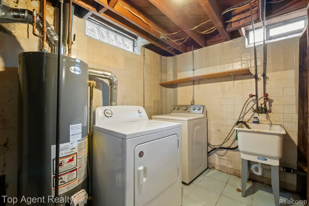 29639 Malvina Drive Warren City MI 48088