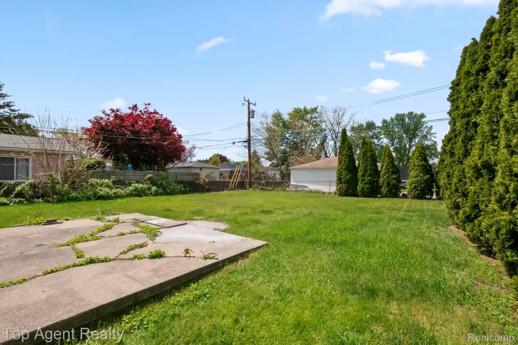 29639 Malvina Drive Warren City MI 48088