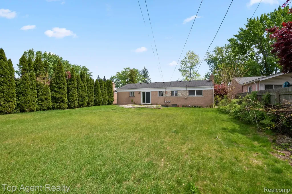 29639 Malvina Drive Warren City MI 48088