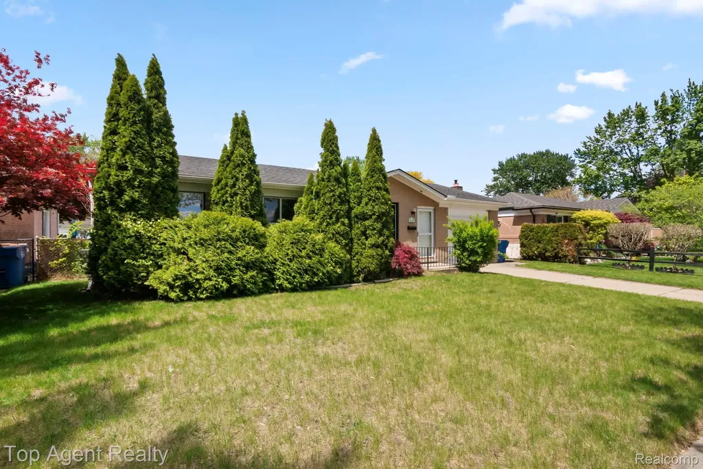 29639 Malvina Drive Warren City MI 48088