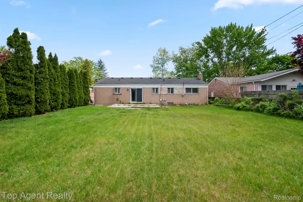 29639 Malvina Drive Warren City MI 48088