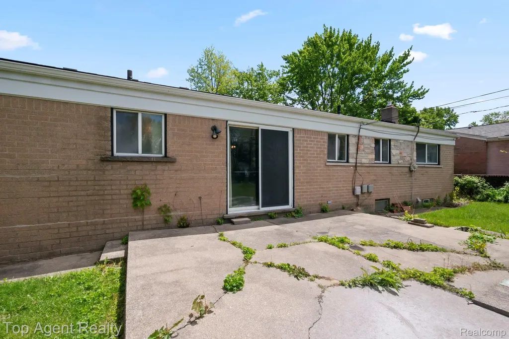 29639 Malvina Drive Warren City MI 48088