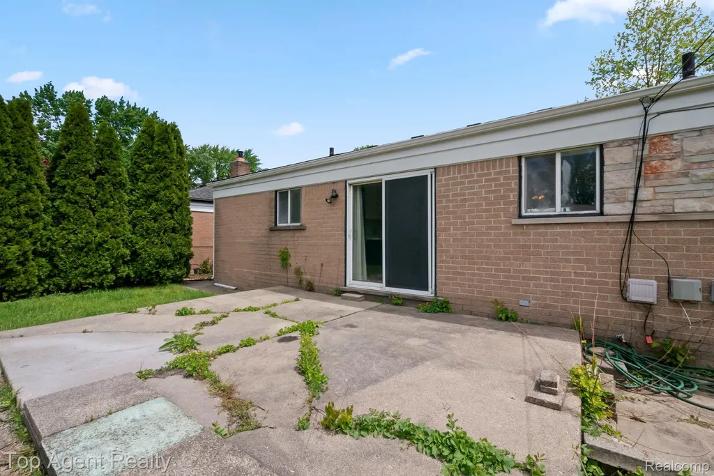 29639 Malvina Drive Warren City MI 48088