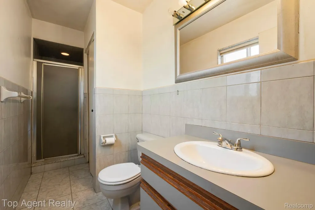29639 Malvina Drive Warren City MI 48088