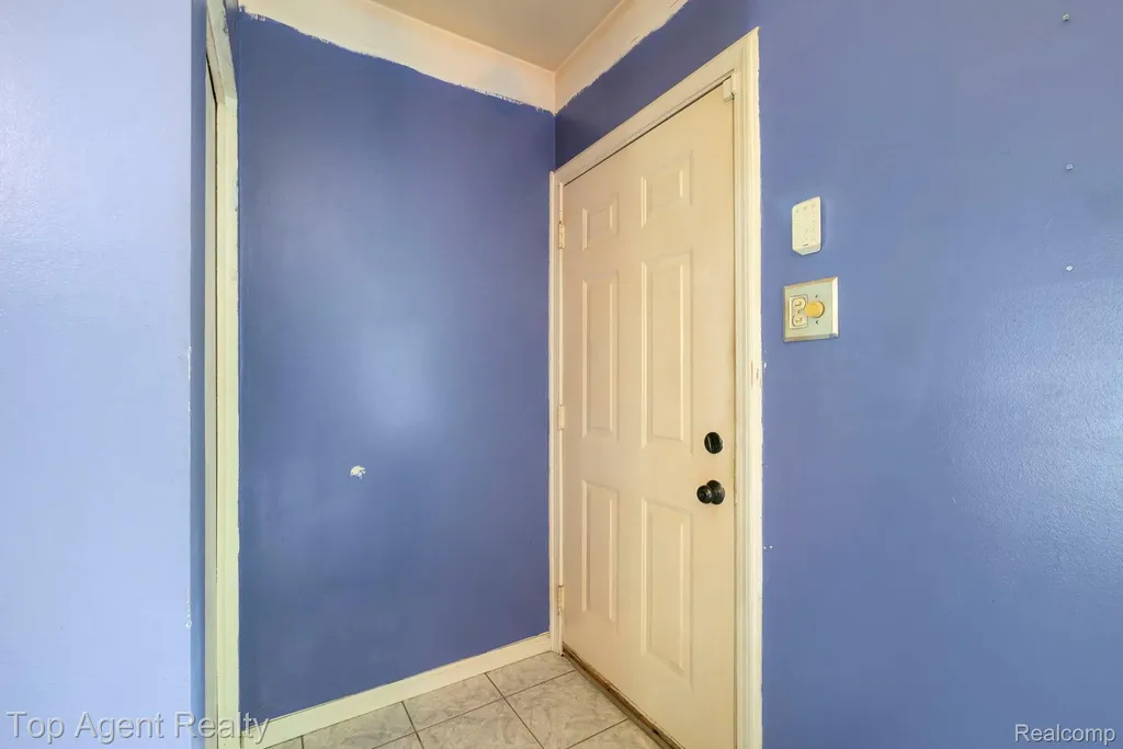 29639 Malvina Drive Warren City MI 48088