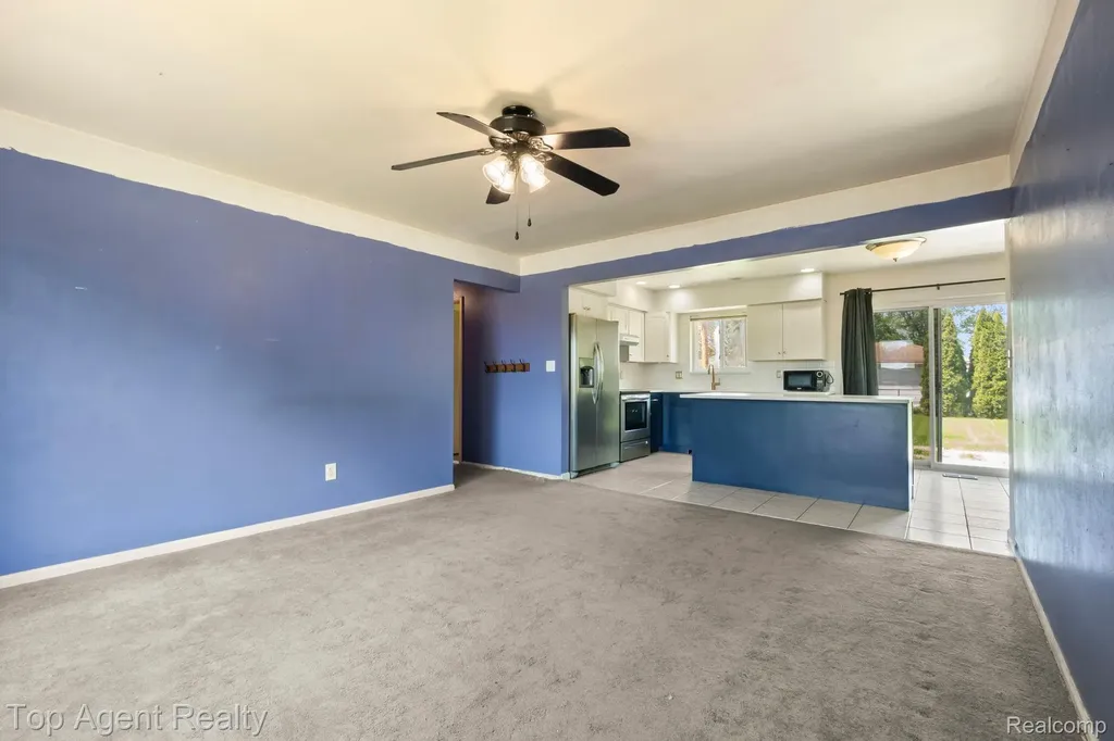 29639 Malvina Drive Warren City MI 48088