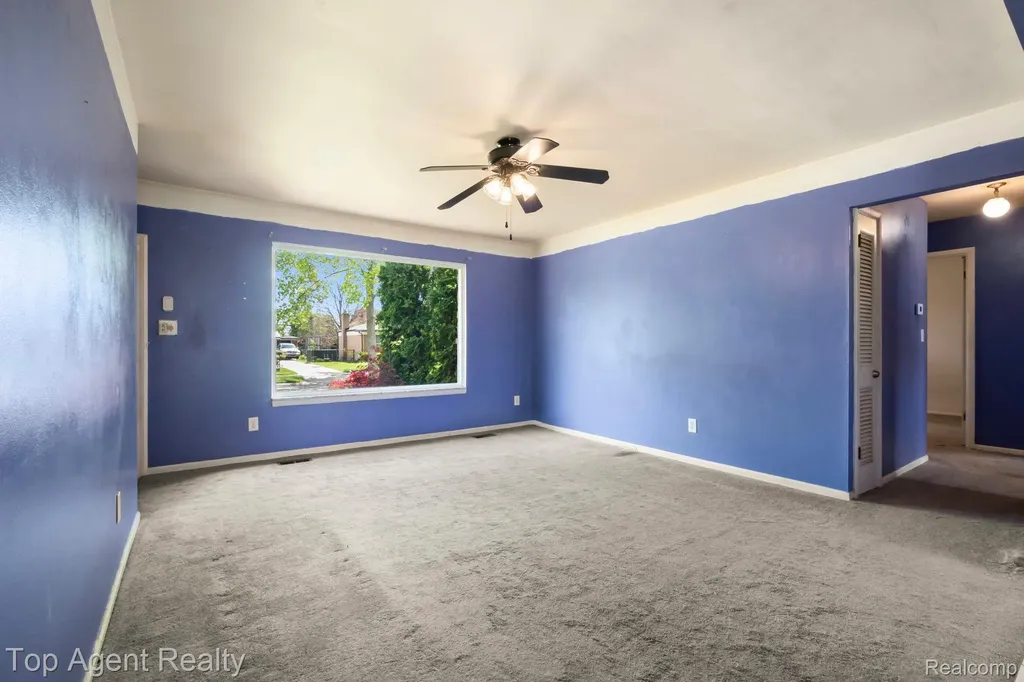 29639 Malvina Drive Warren City MI 48088