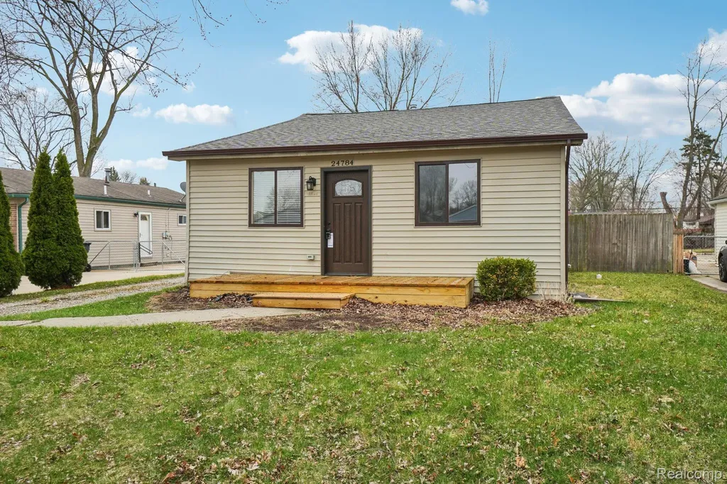24784 Trombley Street Harrison Charter Township MI 48045