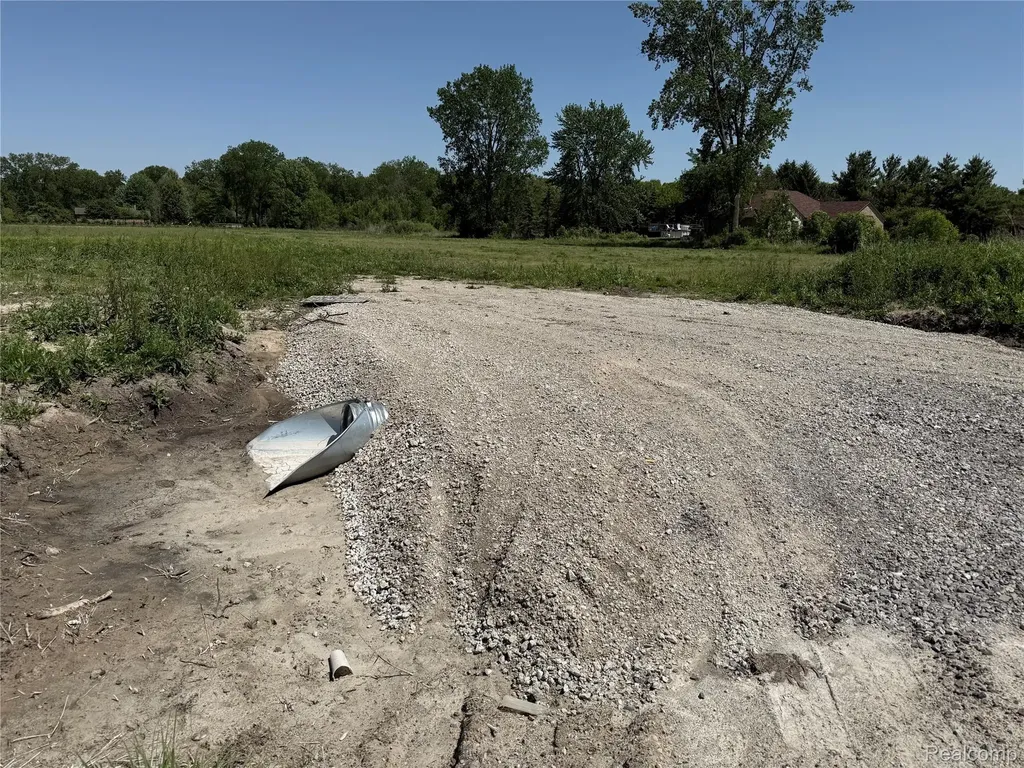 62888 E Schoenherr SE 29 Mile Road E Washington Township MI 48094