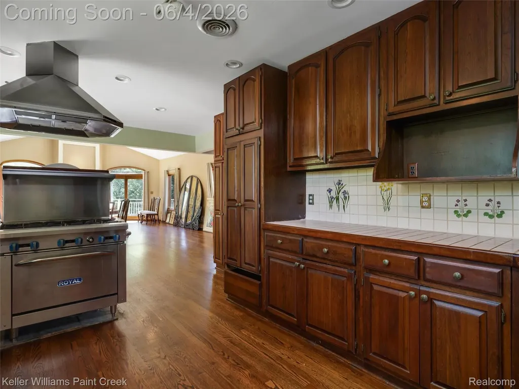 1150 N Livernois Road Rochester Hills City MI 48306