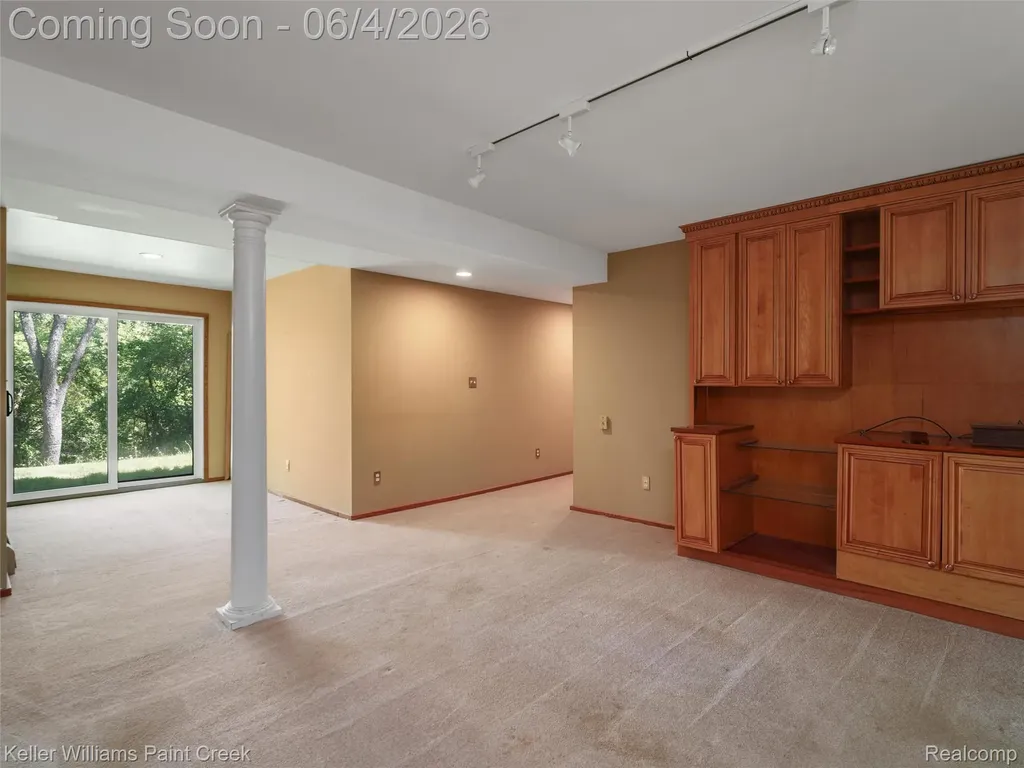 1150 N Livernois Road Rochester Hills City MI 48306