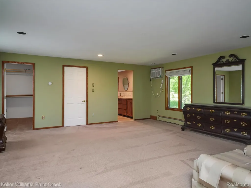 1150 N Livernois Road Rochester Hills City MI 48306