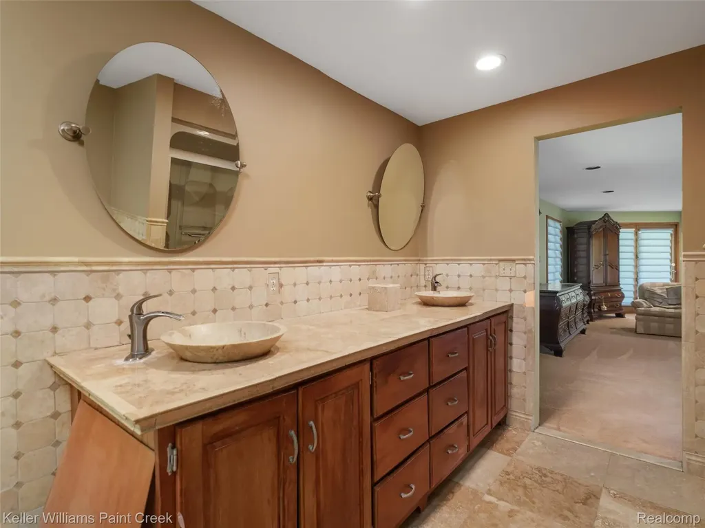 1150 N Livernois Road Rochester Hills City MI 48306