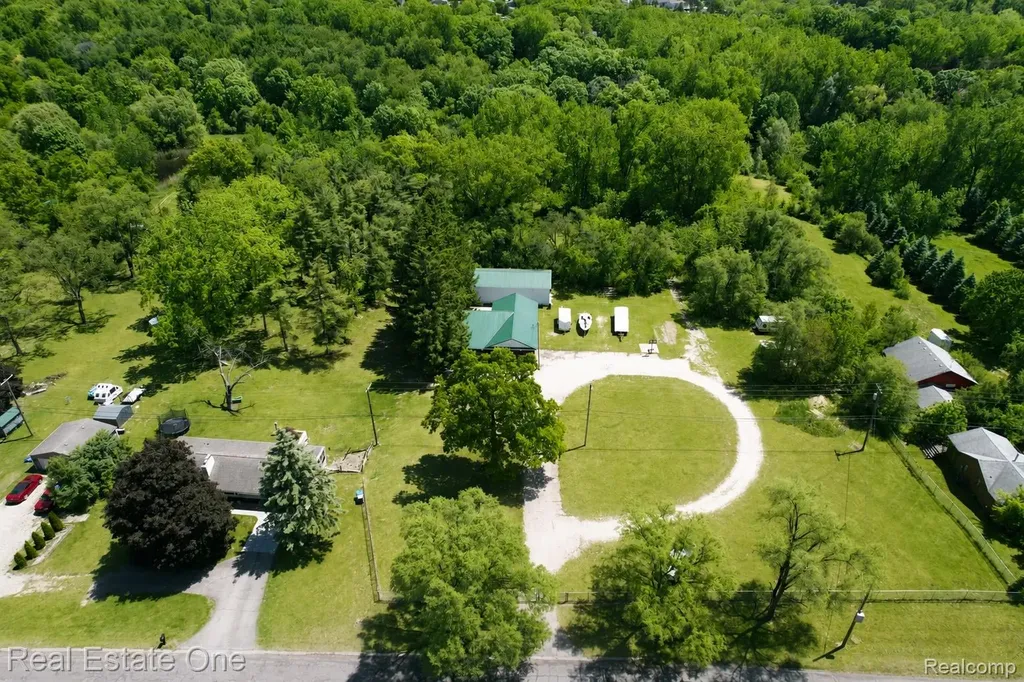 1325 S Hospital Road Waterford Charter Township MI 48327
