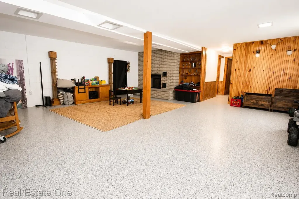 1325 S Hospital Road Waterford Charter Township MI 48327