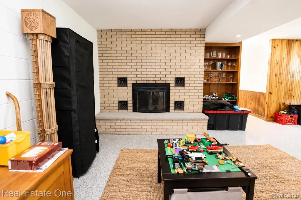 1325 S Hospital Road Waterford Charter Township MI 48327