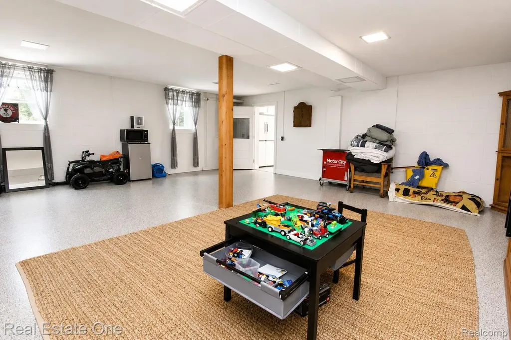 1325 S Hospital Road Waterford Charter Township MI 48327