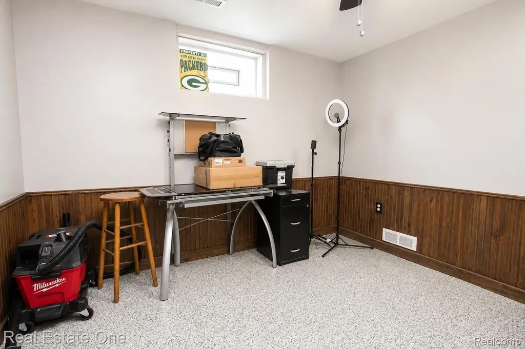 1325 S Hospital Road Waterford Charter Township MI 48327