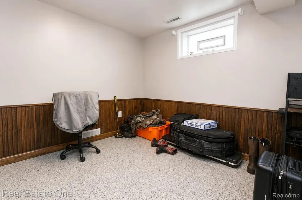1325 S Hospital Road Waterford Charter Township MI 48327