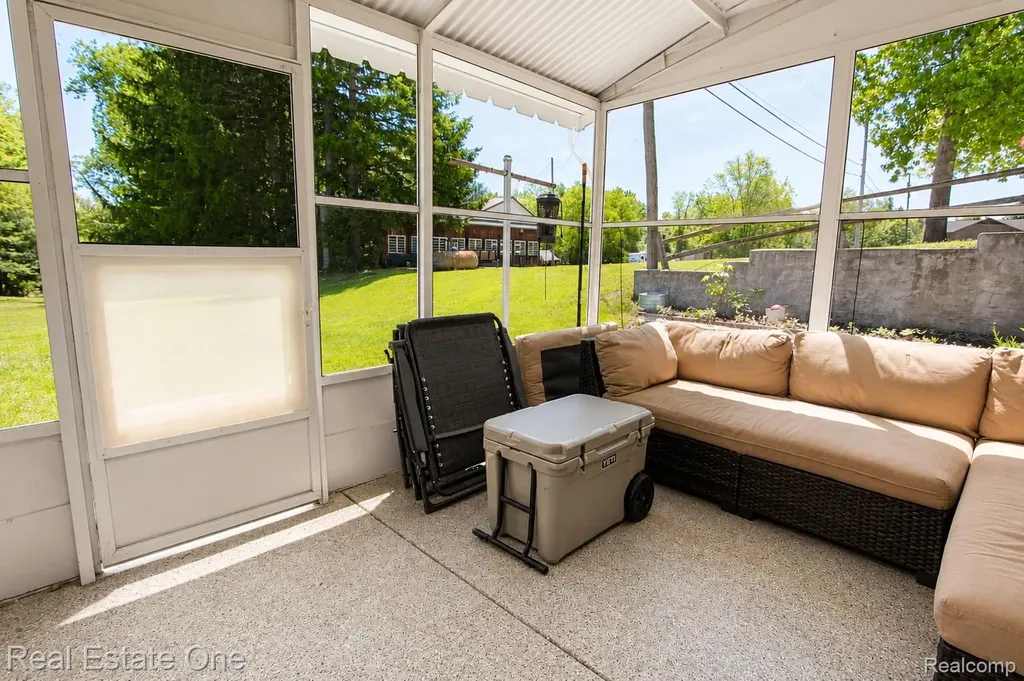 1325 S Hospital Road Waterford Charter Township MI 48327