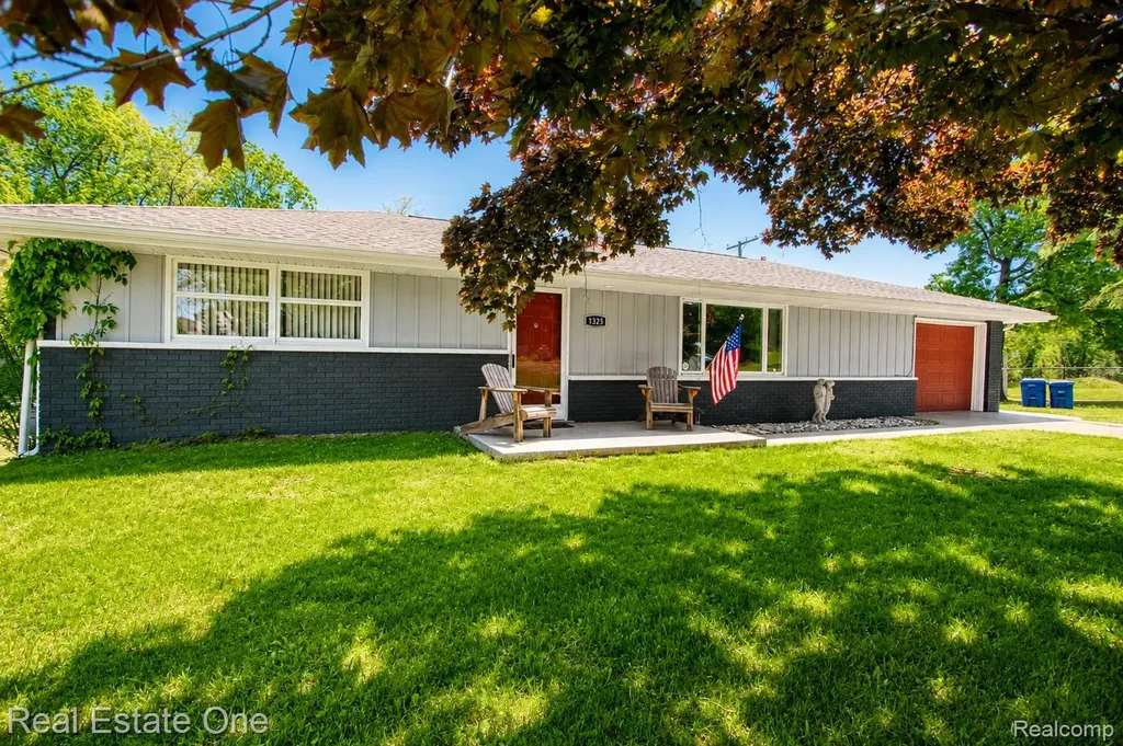 1325 S Hospital Road Waterford Charter Township MI 48327