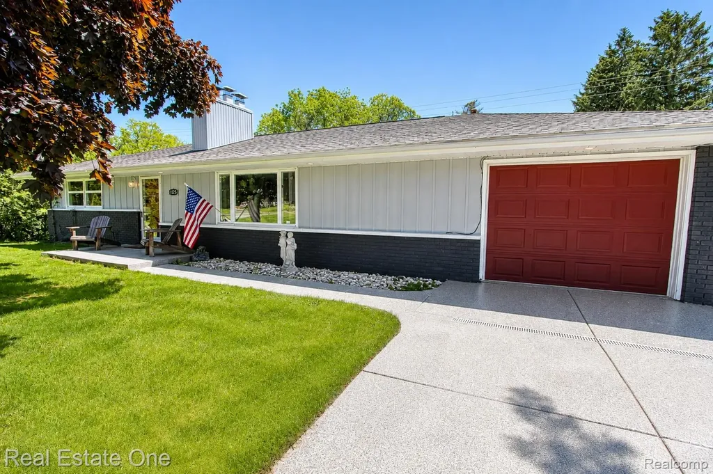 1325 S Hospital Road Waterford Charter Township MI 48327
