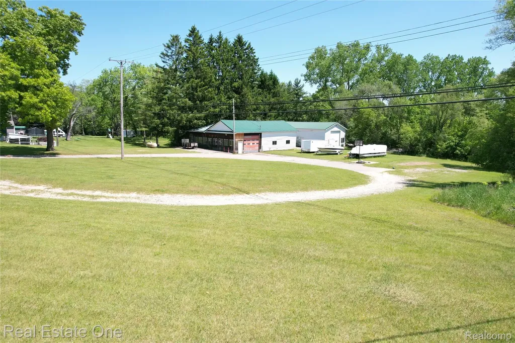 1325 S Hospital Road Waterford Charter Township MI 48327