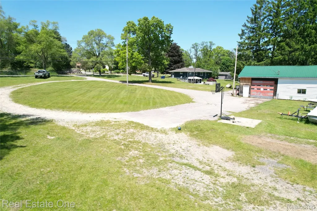 1325 S Hospital Road Waterford Charter Township MI 48327