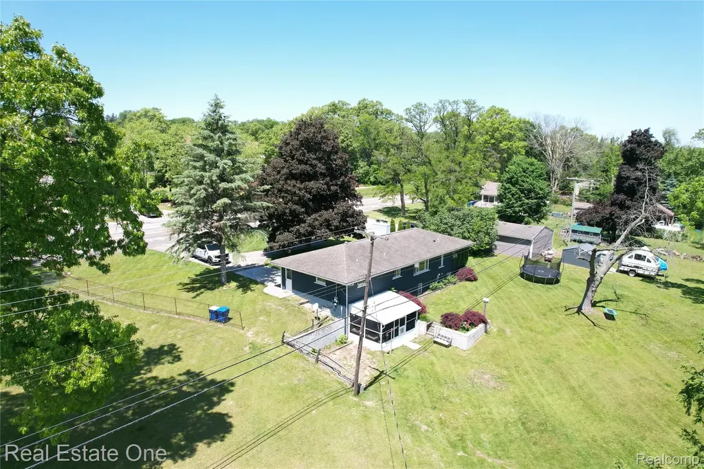 1325 S Hospital Road Waterford Charter Township MI 48327