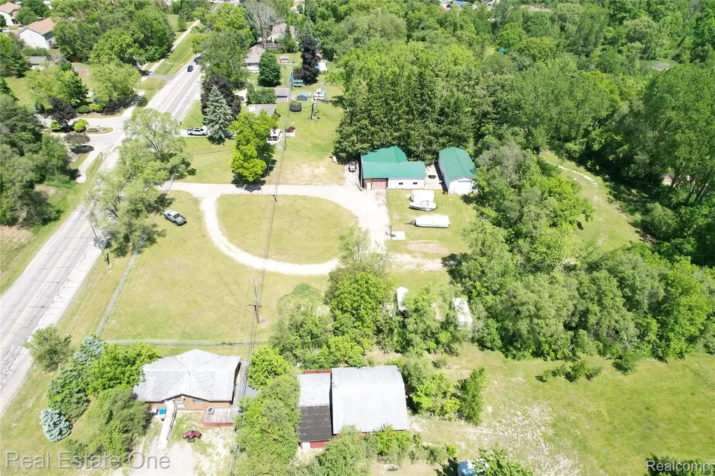 1325 S Hospital Road Waterford Charter Township MI 48327