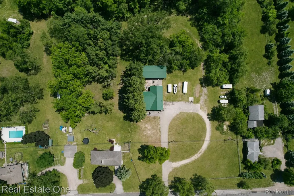 1325 S Hospital Road Waterford Charter Township MI 48327