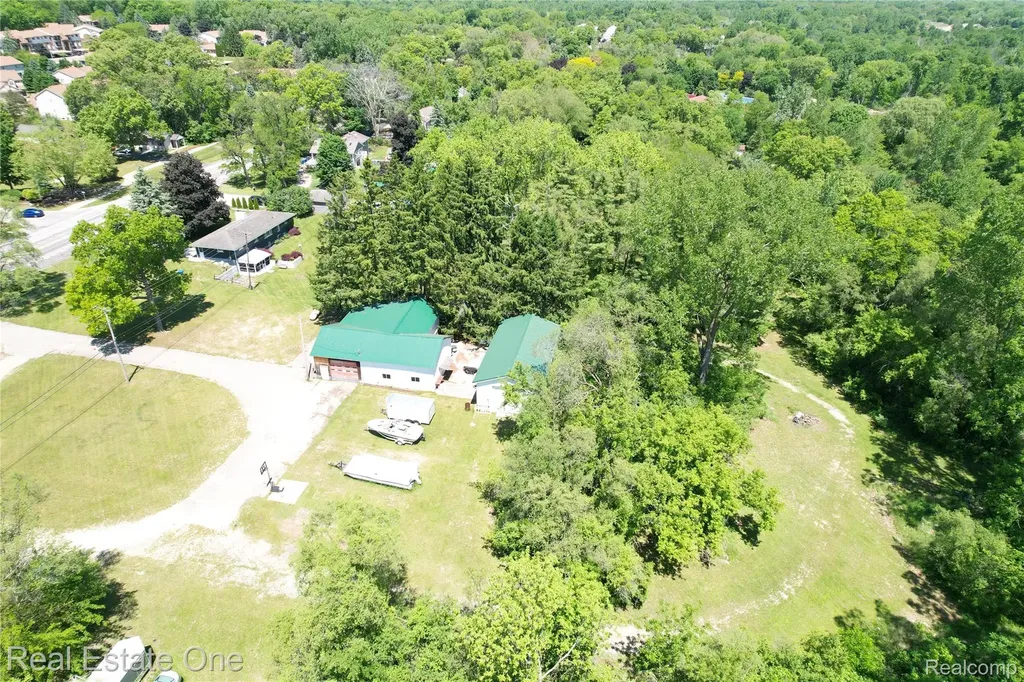 1325 S Hospital Road Waterford Charter Township MI 48327