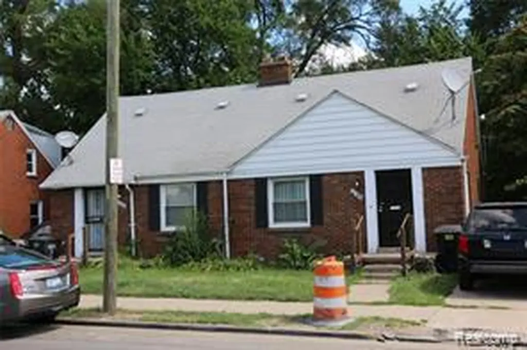 13592-13588 Southfield Freeway Detroit City MI 48227