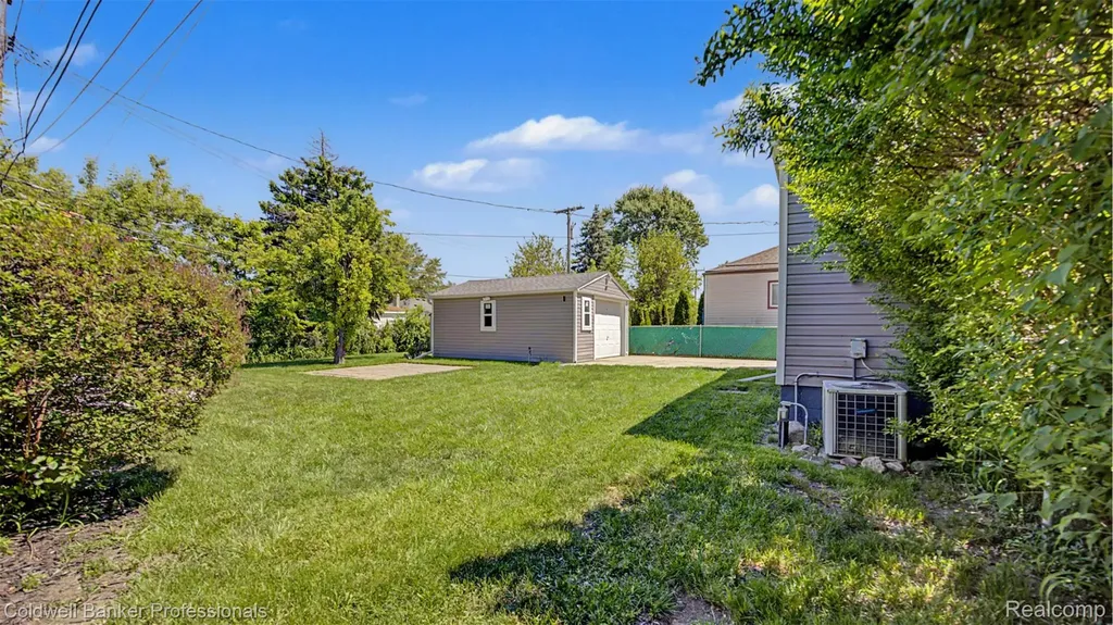 23836 Rosalind Avenue Eastpointe City MI 48021
